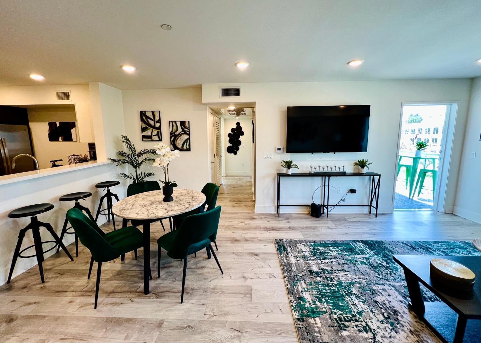 Century Cozy 2 Bedroom 4 Sleeps Crib W Parking 505 Apartamento